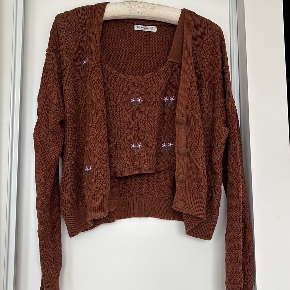 Gifts for Her🎁 2 Pieces Stradivarius Rust Knit Top with Embroidered Floral